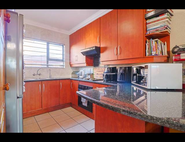 2 BEDROOM TOWNHOUSE FOR SALE IN FLORENTIA